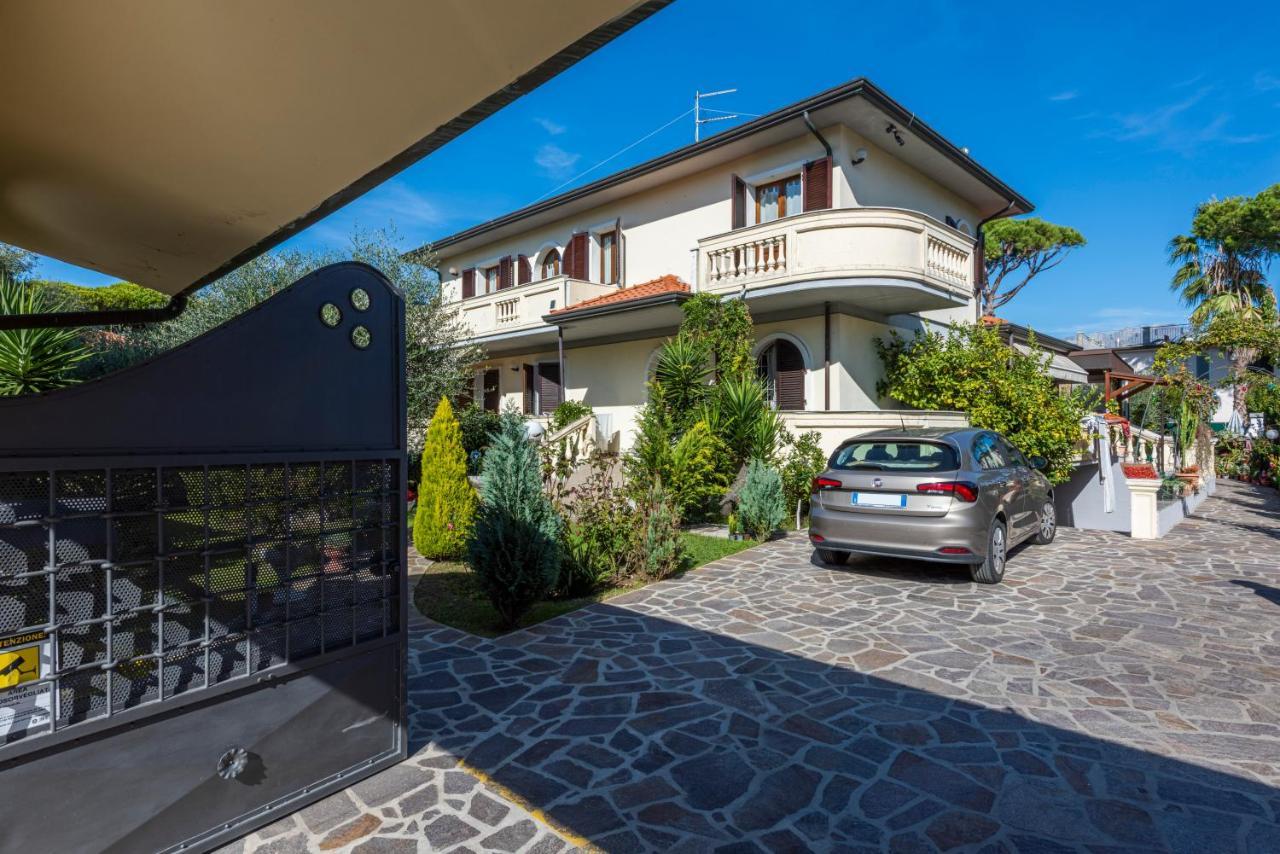 شقة Residenza Tirrenia By Mmega مارينا دي ماسا المظهر الخارجي الصورة